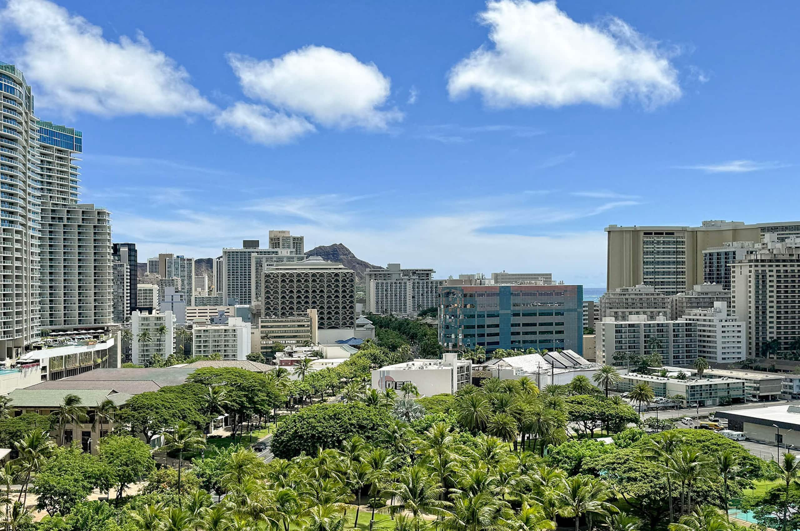 Condo in Honolulu · ★4.81 · 1 bedroom · 1 bed · 1 bath - Image 12