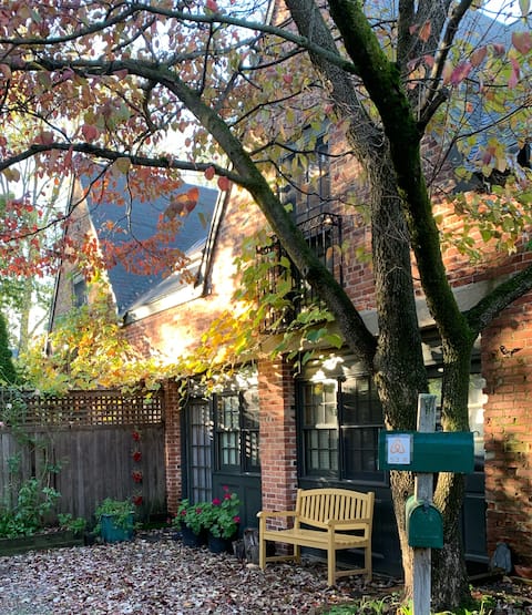 Picture-perfect Cambridge guest apartment, parking