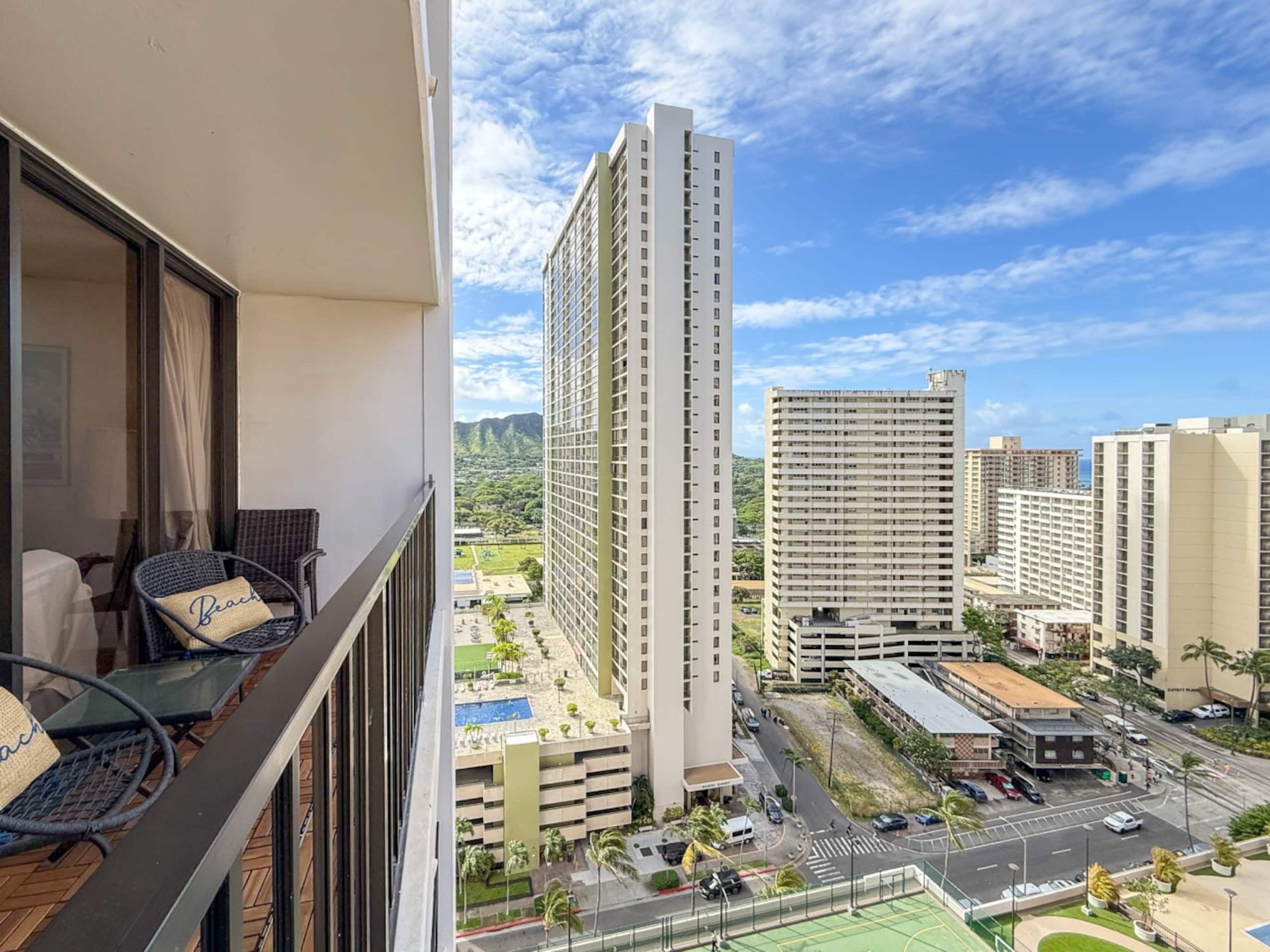 Condo in Honolulu · ★4.79 · 1 bedroom · 4 beds · 1 private bath - Image 16
