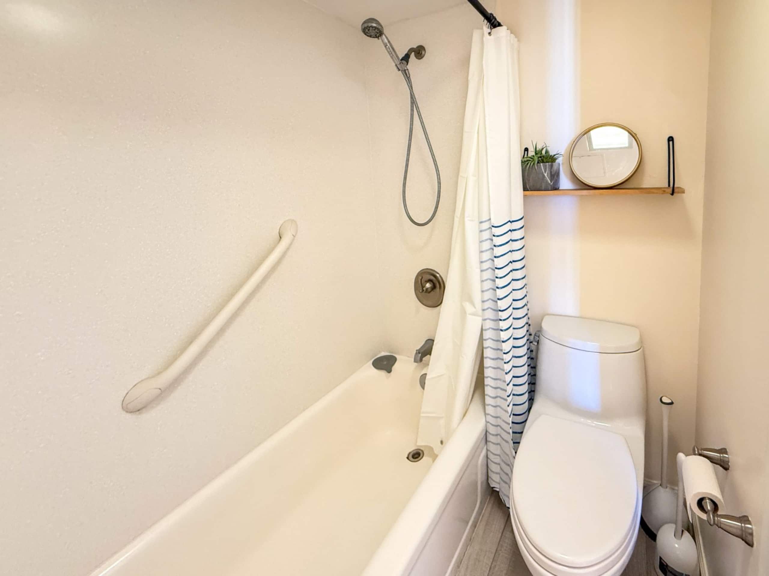 Condo in Honolulu · ★4.79 · 1 bedroom · 4 beds · 1 private bath - Image 13