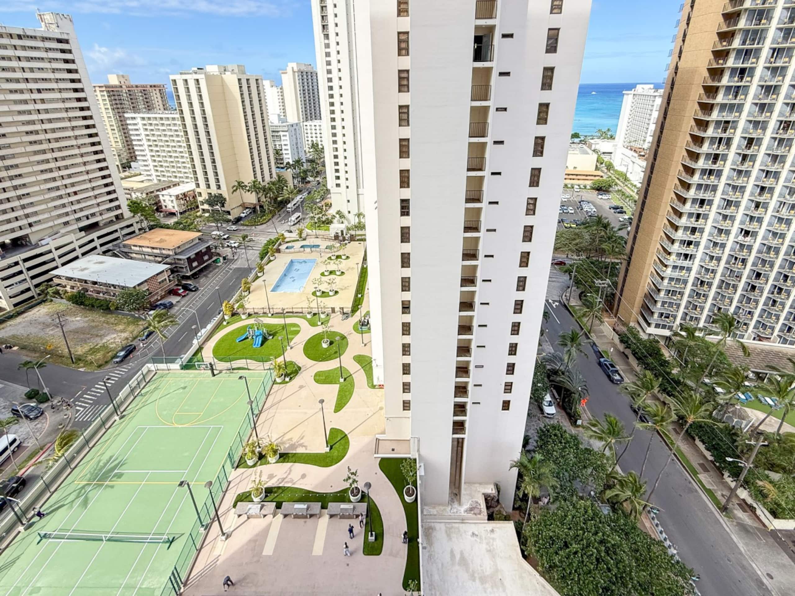 Condo in Honolulu · ★4.79 · 1 bedroom · 4 beds · 1 private bath - Image 25