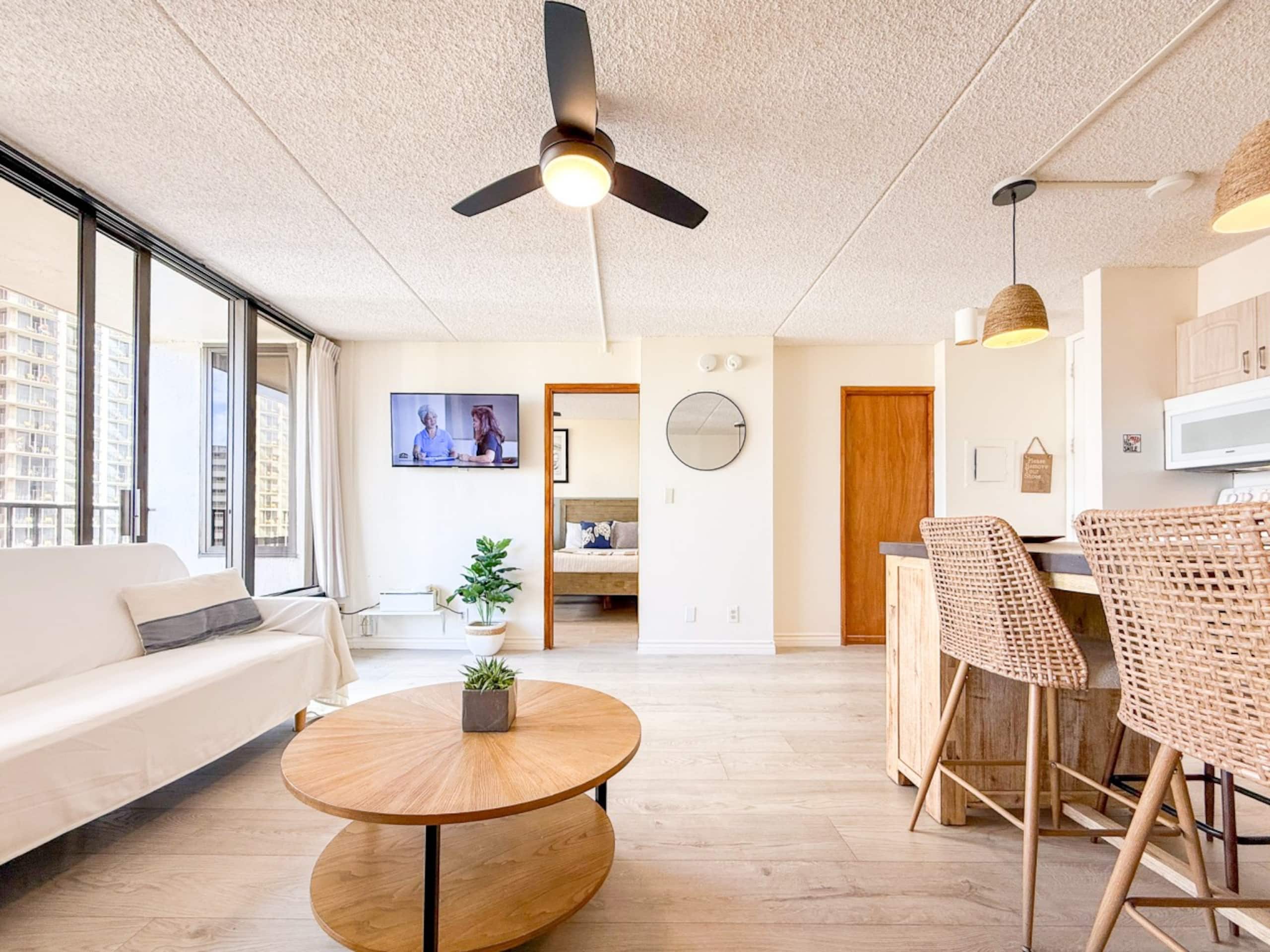 Condo in Honolulu · ★4.79 · 1 bedroom · 4 beds · 1 private bath - Image 3