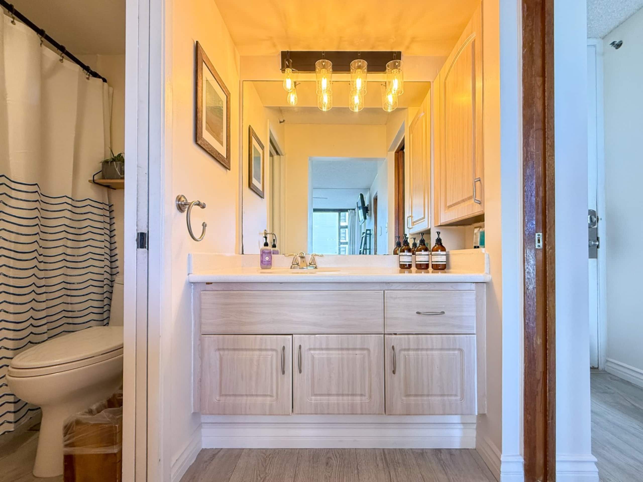 Condo in Honolulu · ★4.79 · 1 bedroom · 4 beds · 1 private bath - Image 9