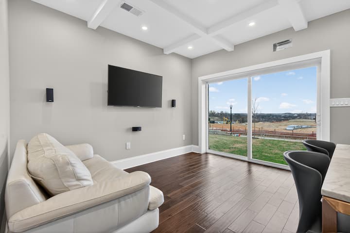 Artistic Modern Home/ Dc Monument Views - National Harbor, MD