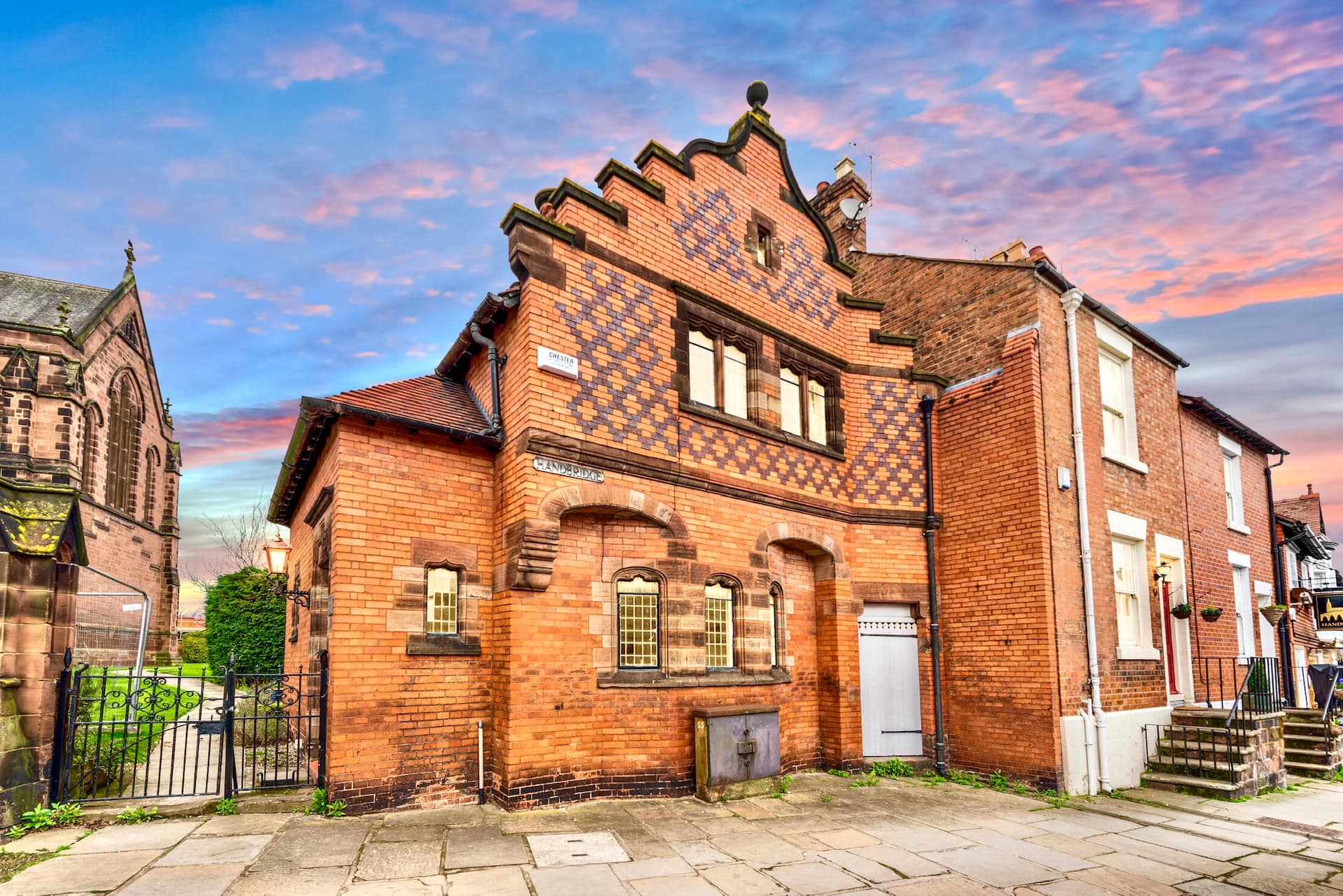 Stunning Church Lodge next to City Centre