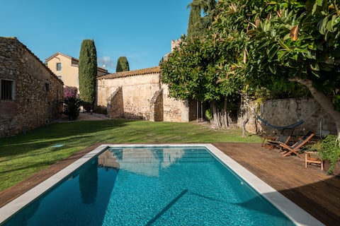 Mas Vives, exclusive 15th century farmhouse with fast wifi