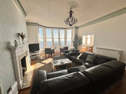 Successful Airbnb property: Wow! Sea Views, Right on the Esplanade in Eastfield
