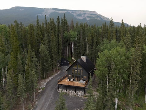 Nordegg Cabin with Barrel Sauna