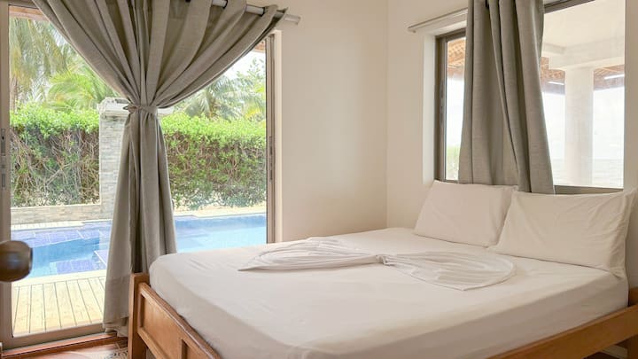 2号房间，标准双人床（1.60x1.90）。无卫生间。