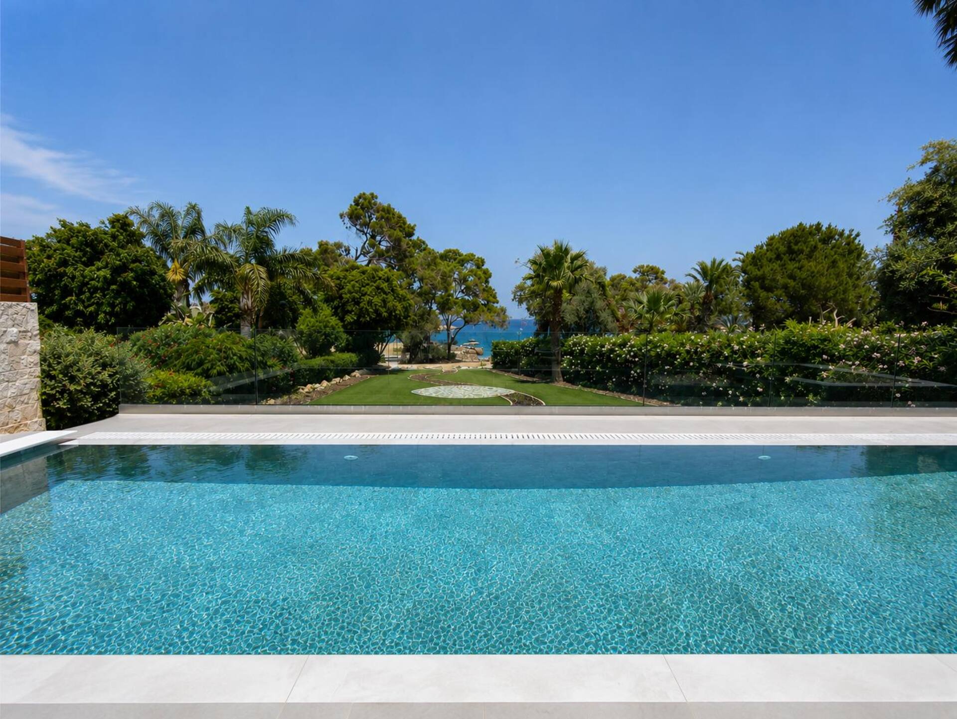 Beach Front Bella Vista by Ezoria Villas — photo 3