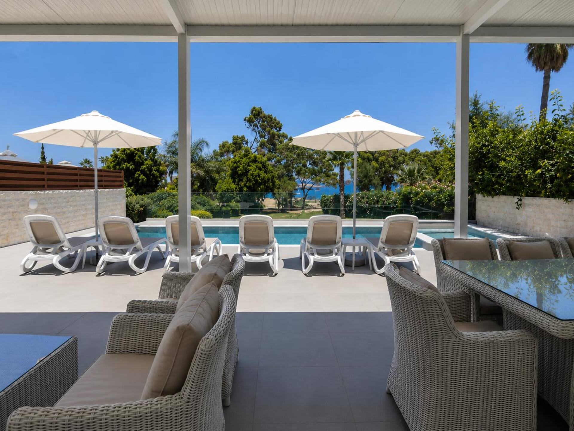 Beach Front Bella Vista by Ezoria Villas — photo 4