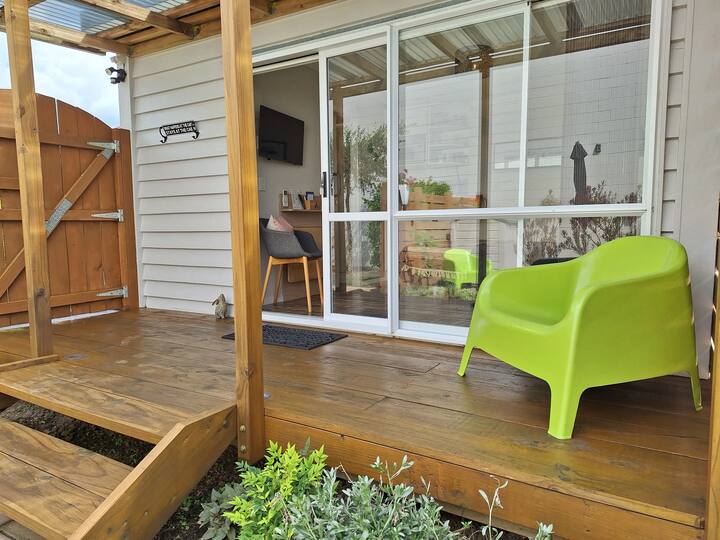 Private Boutique Cabin & Ensuite. 2 Mins To Town! - Paeroa