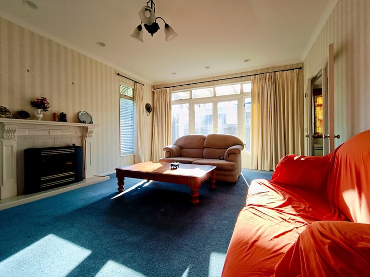 Spacious Modern House Near University And Cbd - Palmerston North