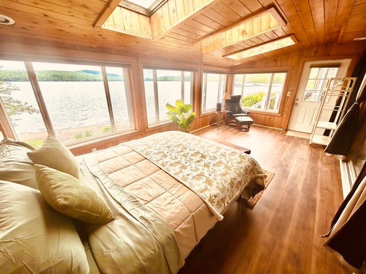 Dormitorio frente al lago con terraza. 