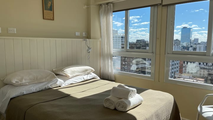 En ambos dormitorios puedes elegir una cama matrimonial o dos camas singles