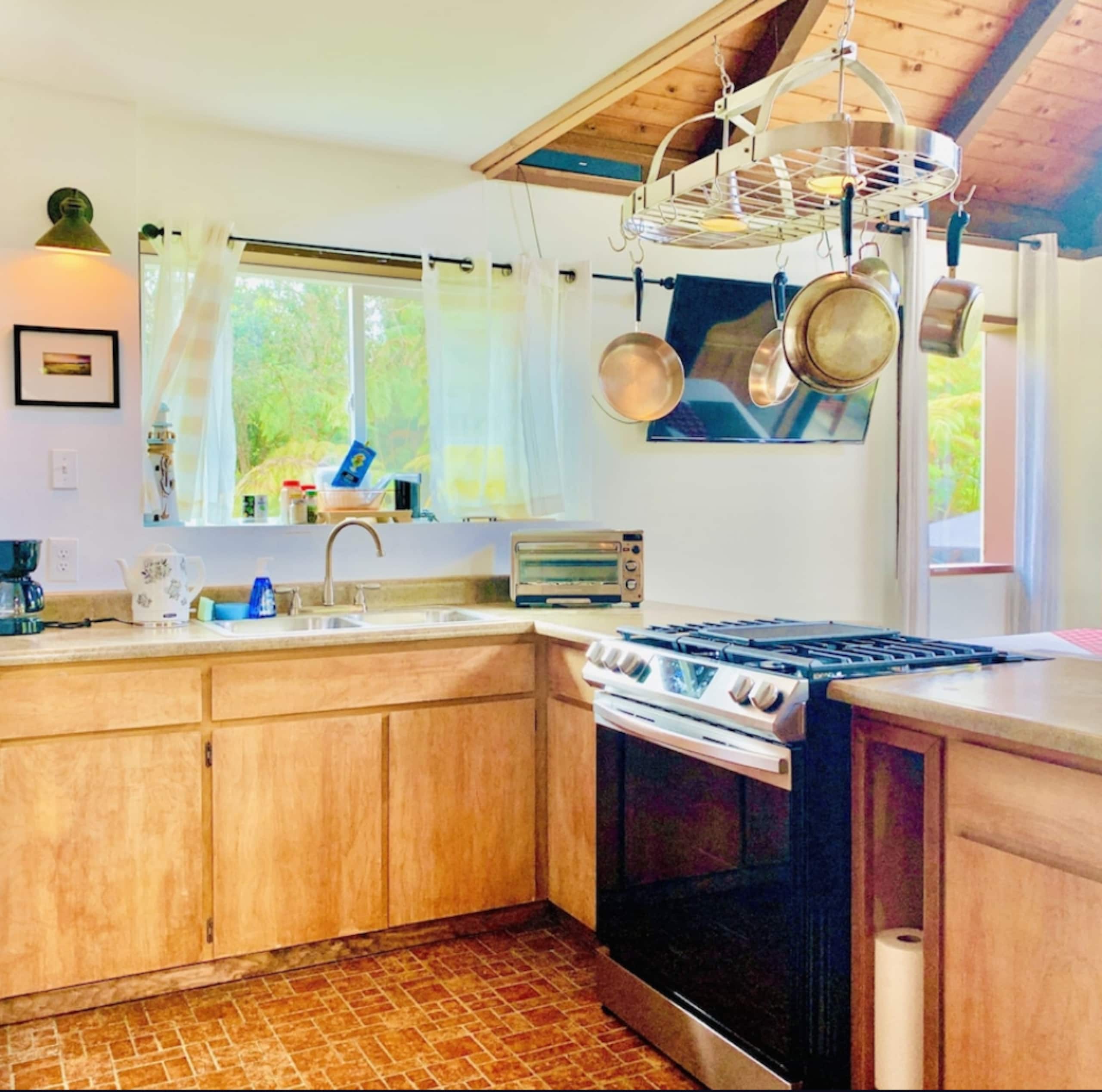 Cabin in Volcano · ★4.84 · 2 bedrooms · 4 beds · 1 bath - Image 7