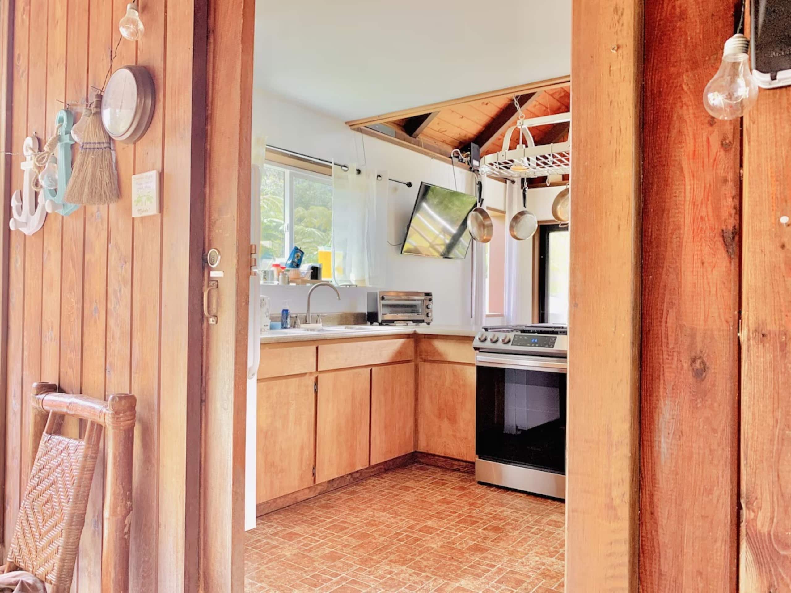 Cabin in Volcano · ★4.84 · 2 bedrooms · 4 beds · 1 bath - Image 5