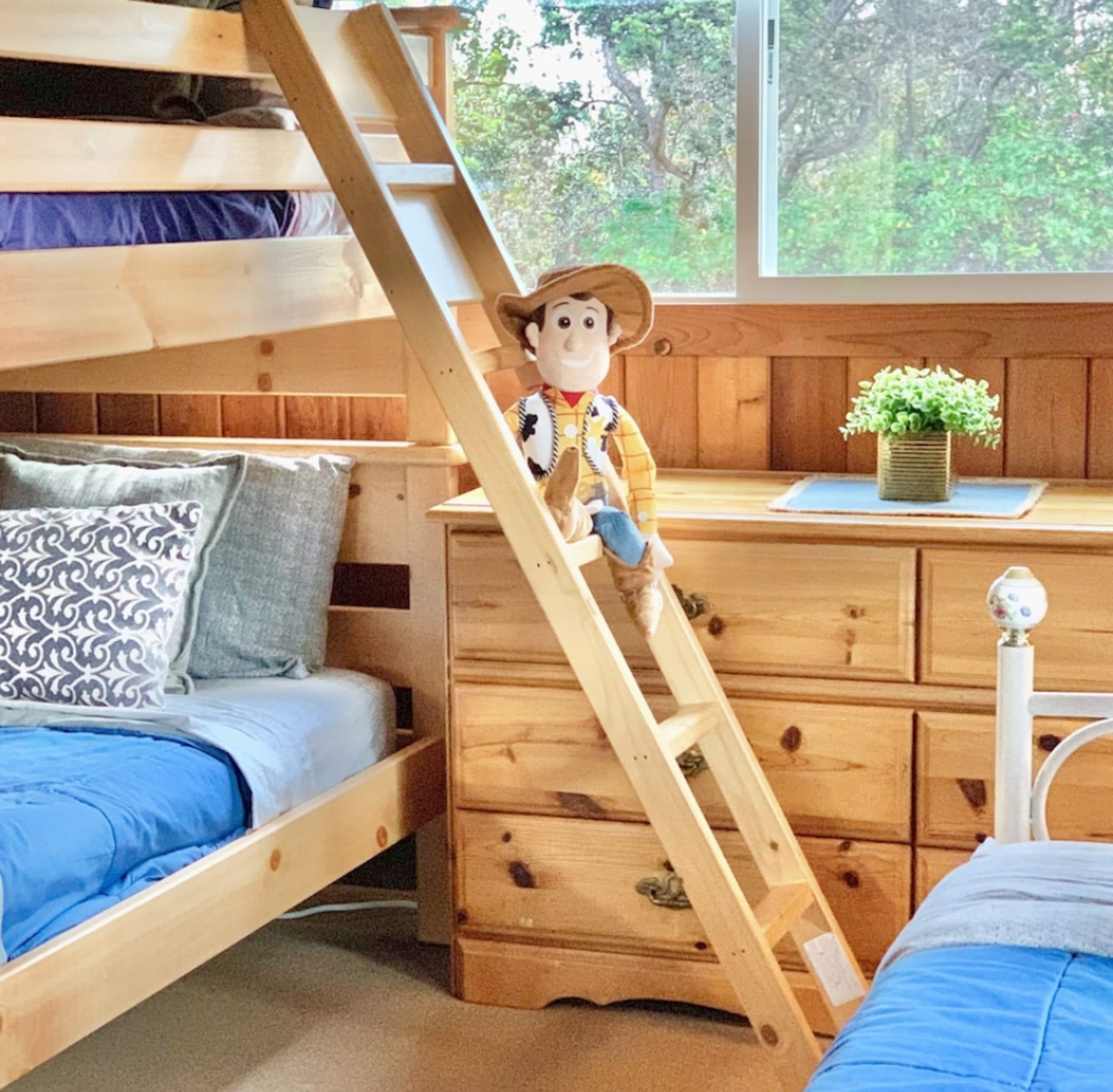 Cabin in Volcano · ★4.84 · 2 bedrooms · 4 beds · 1 bath - Image 13