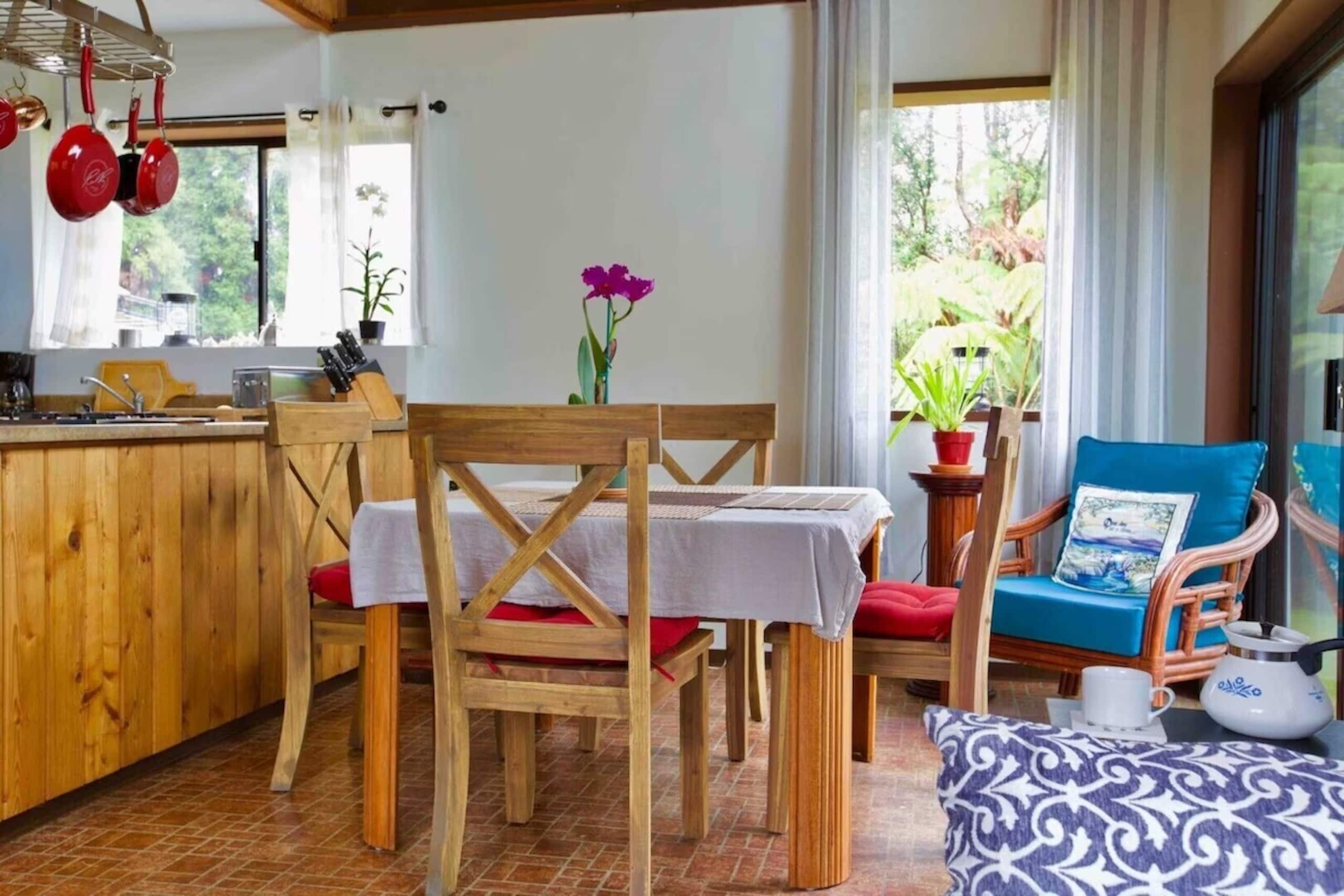 Cabin in Volcano · ★4.84 · 2 bedrooms · 4 beds · 1 bath - Image 8