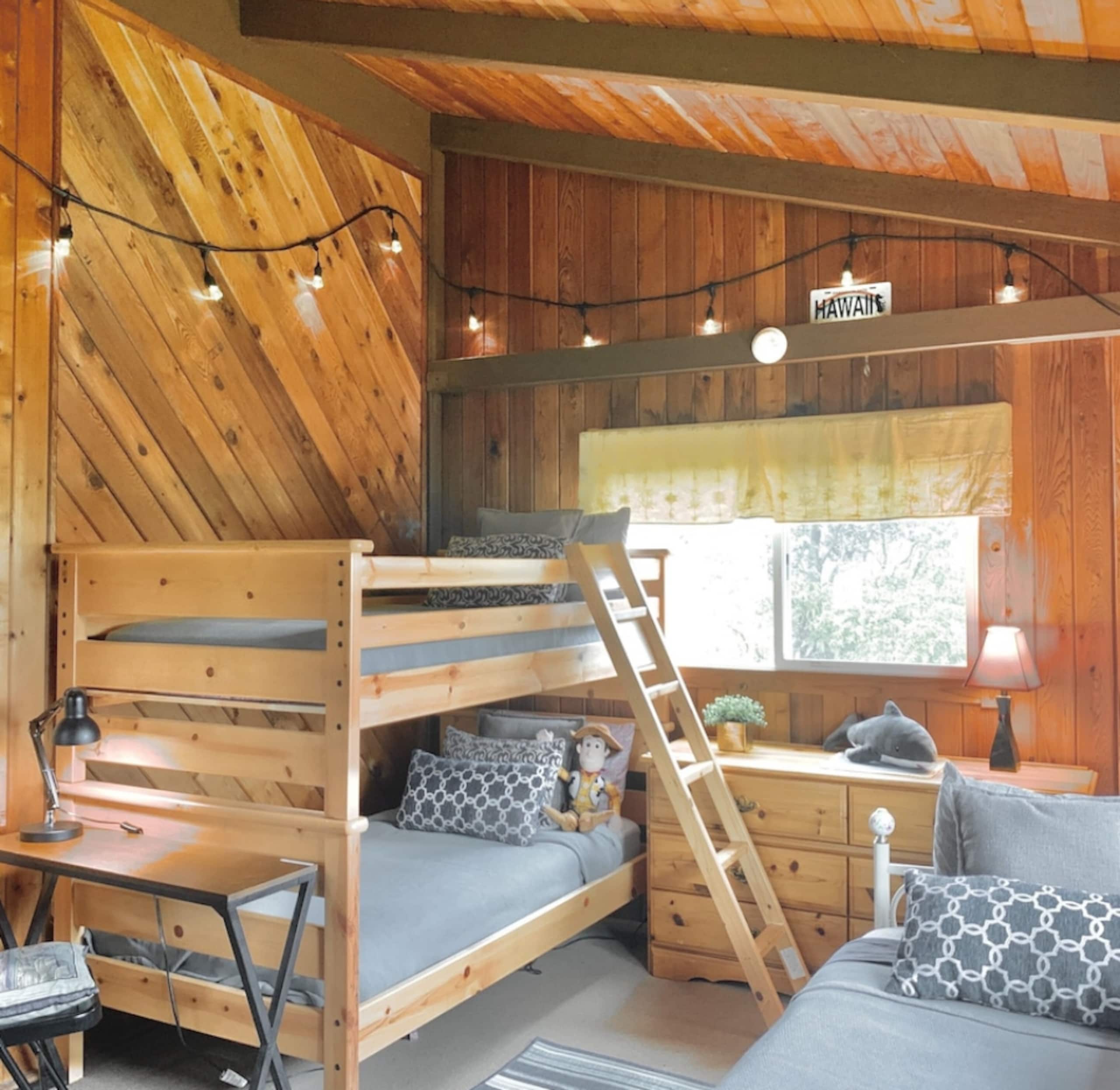 Cabin in Volcano · ★4.84 · 2 bedrooms · 4 beds · 1 bath - Image 14