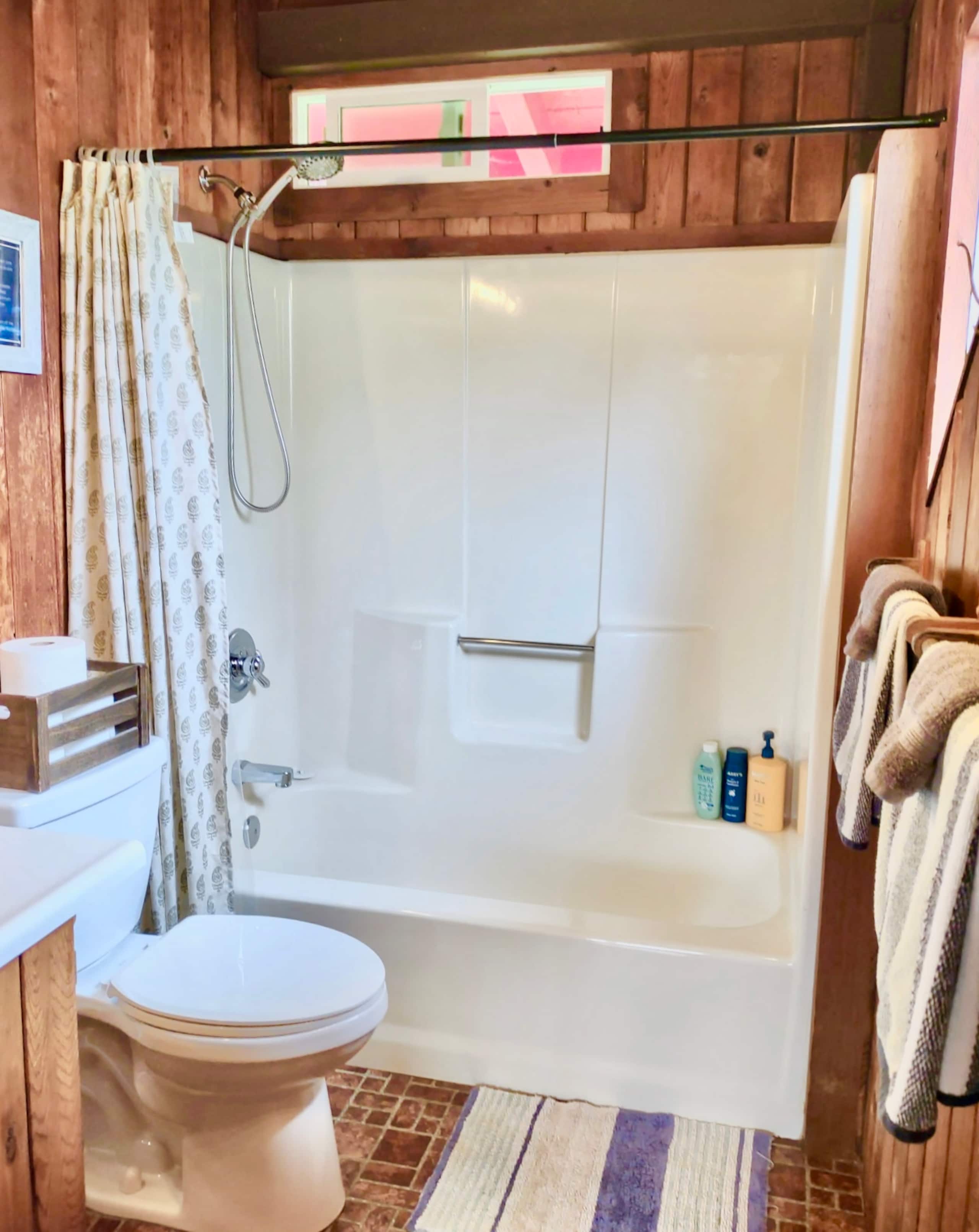Cabin in Volcano · ★4.84 · 2 bedrooms · 4 beds · 1 bath - Image 18