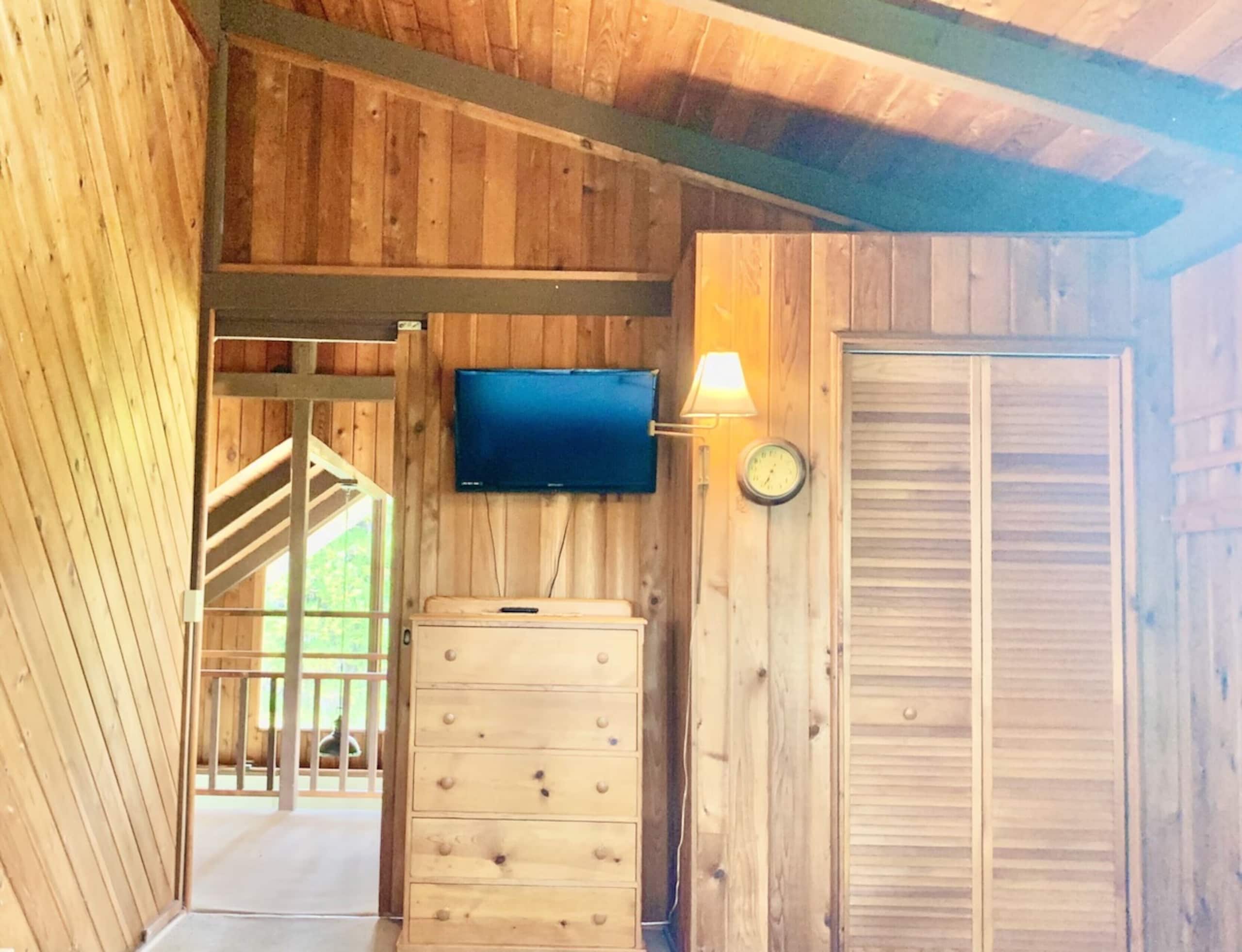 Cabin in Volcano · ★4.84 · 2 bedrooms · 4 beds · 1 bath - Image 11