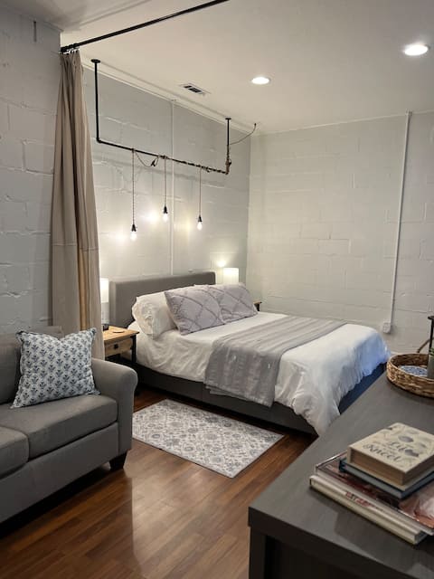 Large private suite close to Medical District
