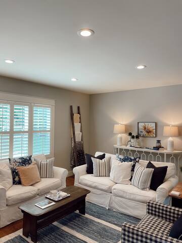 Charm & Elegance located in Historic Biltmore Area gallery image 5