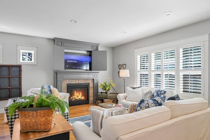 Charm & Elegance located in Historic Biltmore Area gallery image 4