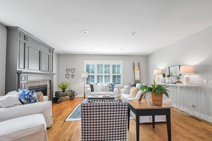 Charm & Elegance located in Historic Biltmore Area gallery image 3