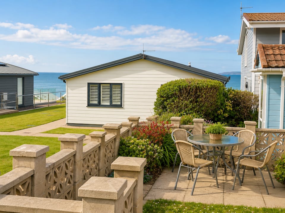 2 Bed Chalet, A stone's Throw from the Sea — photo 1