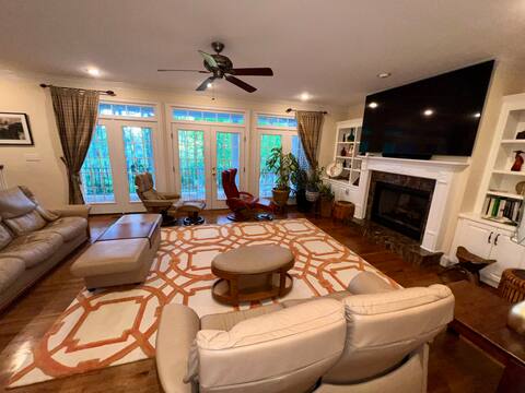 Top Airbnb: Home inside West Lake Country Club Gated Community in Martinez
