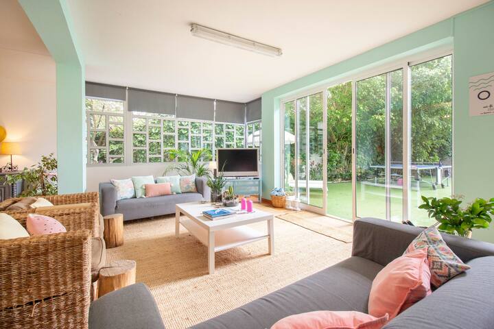 Lisbon Beach Villa gallery image 3