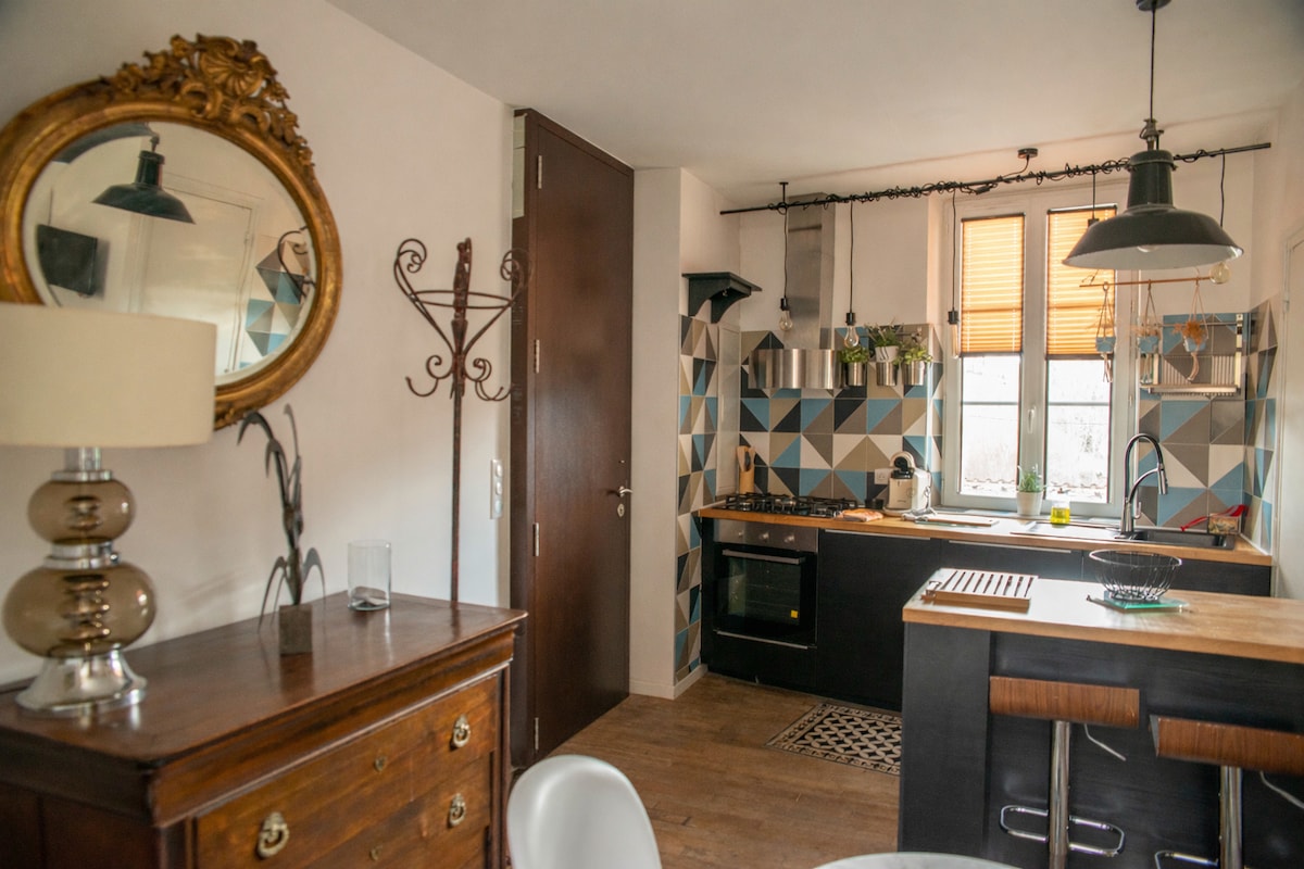 Successful Airbnb property: Cozy studio in Les Eyzies with heated pool in Les Eyzies