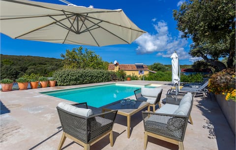Luxurious home in Punta Kriza