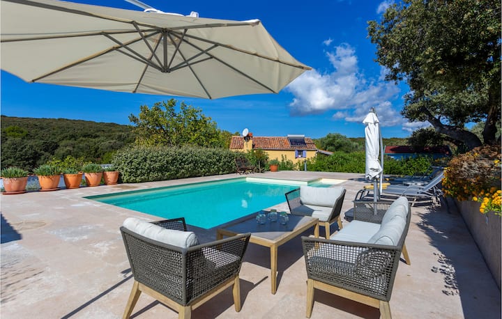 Luxurious home in Punta Kriza