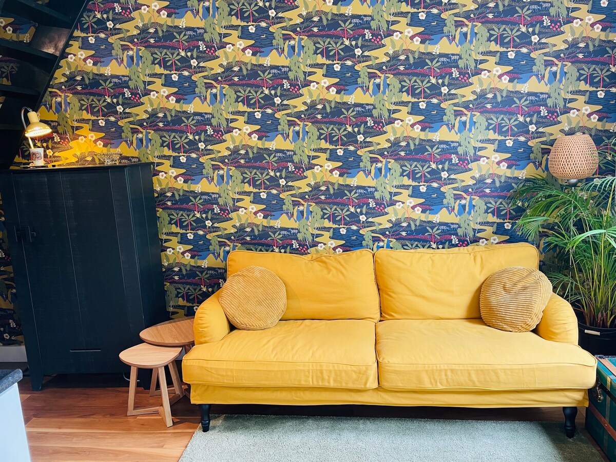 Top performing Airbnb: Boutique apartments Bergen - Yellow in Wijk 01 Bergen Binnen