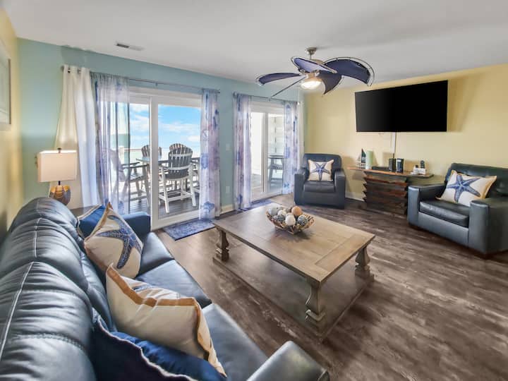 Waterfront Escape | 2 Lakeside Decks |Pool|12 ppl