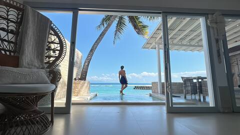 Infinity Pool | Oceanfront Luxury Villa Cowrie