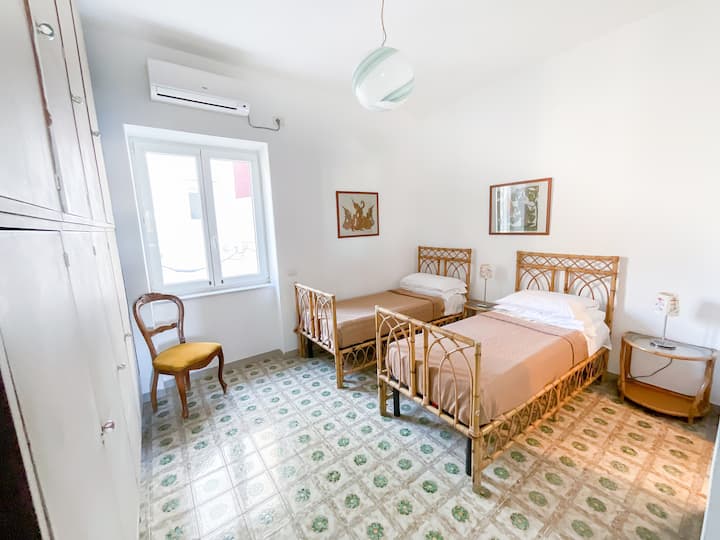 Schlafzimmer 2