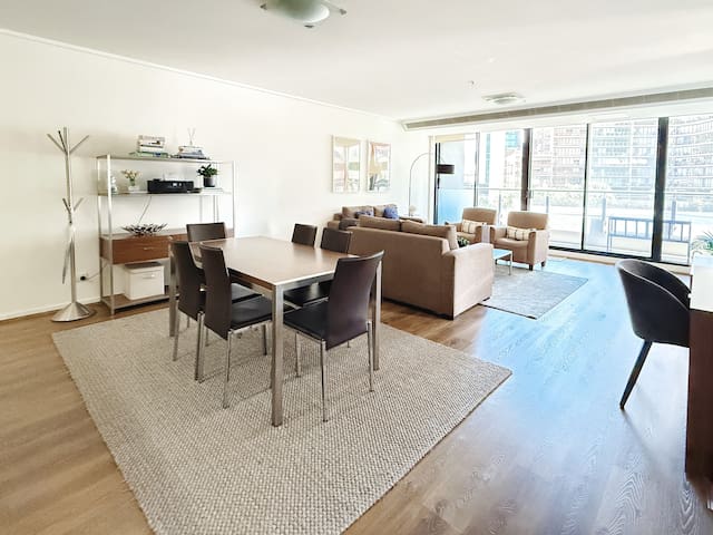 Steps away to City & Yarra River *3BR+WiFi+Parking gallery image 3