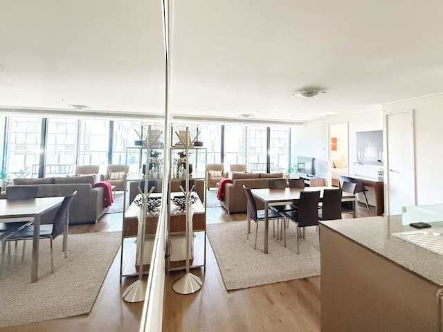 Steps away to City & Yarra River *3BR+WiFi+Parking gallery image 2