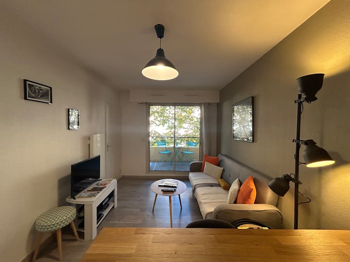 Beau T2 Chambre Climatisée, Balcon & Parking - Aix-en-Provence