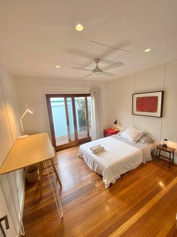 The Little Green House By the Sea gallery image 3