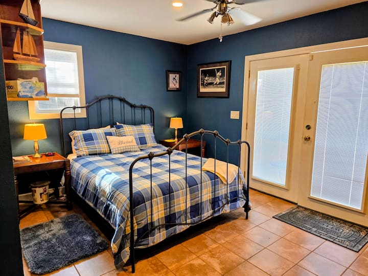 Comfortable queen bed & ceiling fan