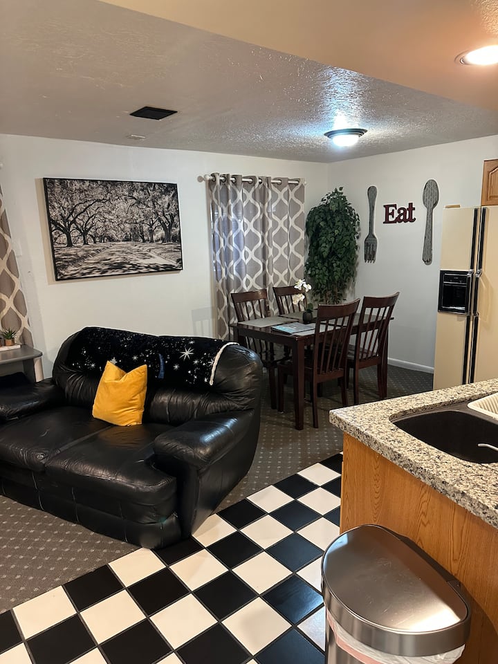 Private 2 Bedroom Apt/ Sleep Up To 6 / 4 Private - Utah Lake State Park, Provo