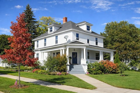 Historic •Centrally located to Bars & Restaurants