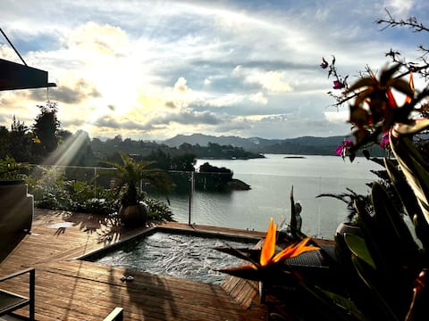 Casa los Nidos. Privacy, experiences, lake access