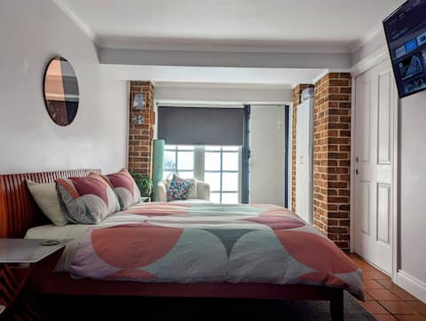 Top Airbnb: Welcome to Central Hideaway-Your Brisbane Retreat in Spring Hill
