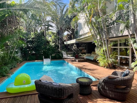 Family Villa with pool and private parking